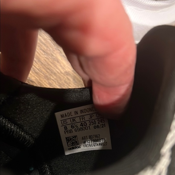 Adidas Women’s Black and White Sneakers. EUC. - Picture 6 of 6